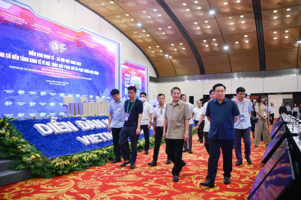 NA Chairman inspects preparations for Vietnam Socio-Economic Forum 2022 -0