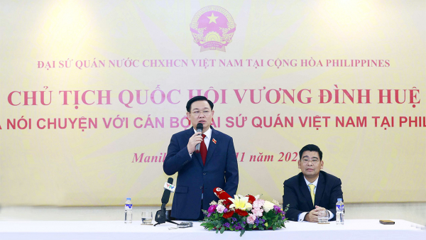Top legislator visits Vietnamese Embassy in Philippines -0