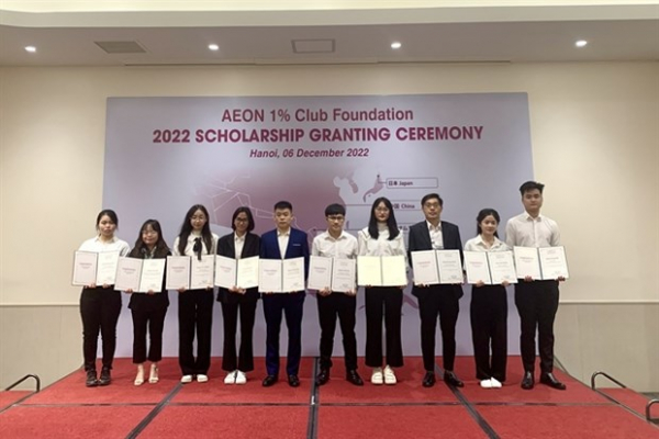 Vietnamese students receive AEON 1% Club Foundation Scholarships -0