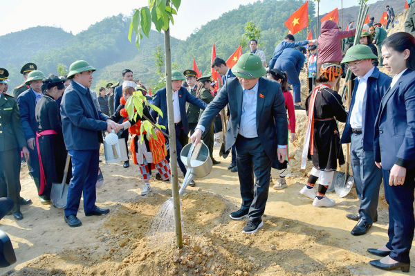 NA leader launches emulation drive, tree planting festival in Tuyen Quang -0