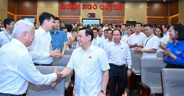 NA Chairman meets Hai Phong voters -0