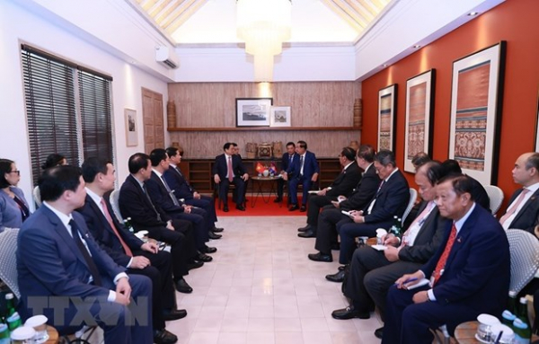 PM Pham Minh Chinh meets Cambodian counterpart on sidelines of 42nd ASEAN Summit -0