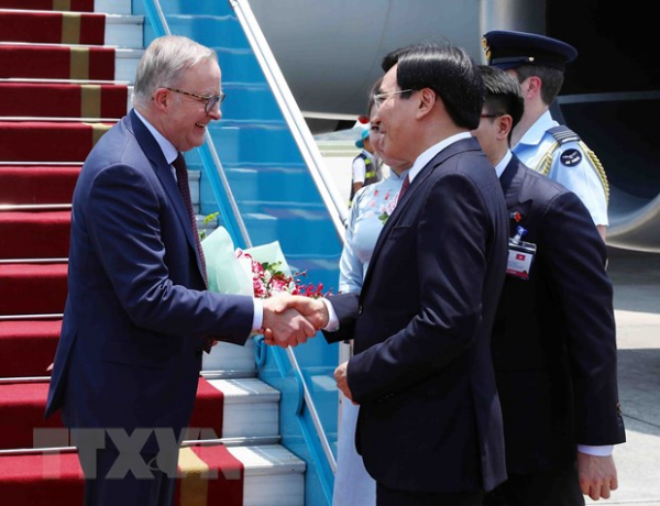 Australian PM arrives in Hanoi, beginning official visit to Vietnam -0