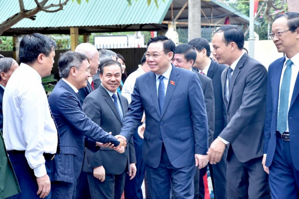 NA leader joins Vietnamese, Lao students welcoming new school year -0