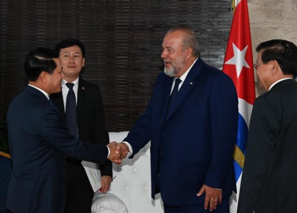 Cuba, Laos promote bilateral relations -0