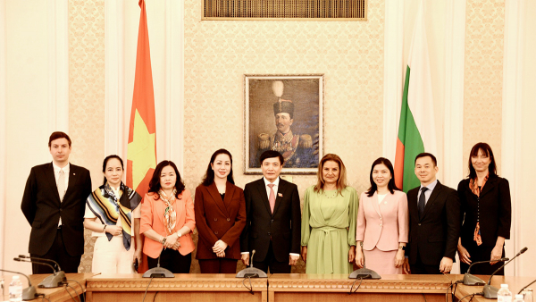 Vietnamese NA General Secretary meets with Bulgarian counterpart -0