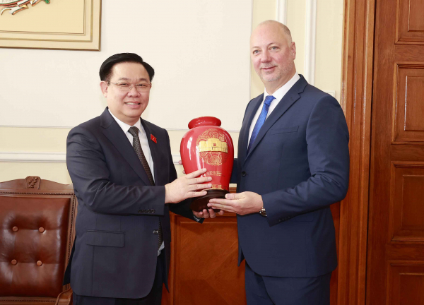 Vietnam treasures traditional friendship with Bulgaria: top legislator -0