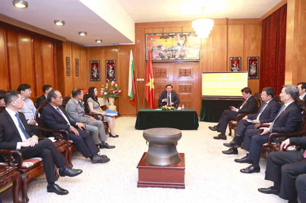 Chủ tịch Quốc hội tiếp một số đại sứ Việt Nam tại Bulgaria -0