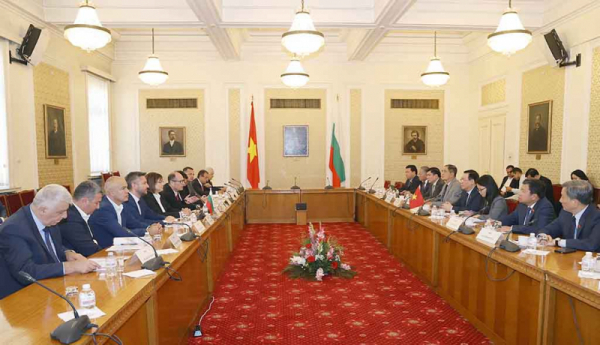 Vietnam resolved to strengthen ties with Bulgaria: top legislator -0