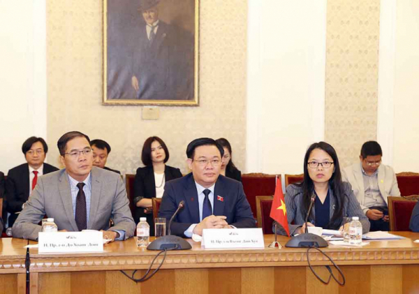Vietnam resolved to strengthen ties with Bulgaria: top legislator -0