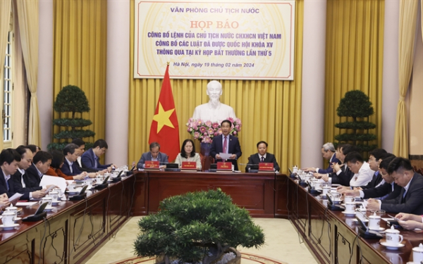 Việt Nam promulgates new Land Law, Credit Institutions Law -0