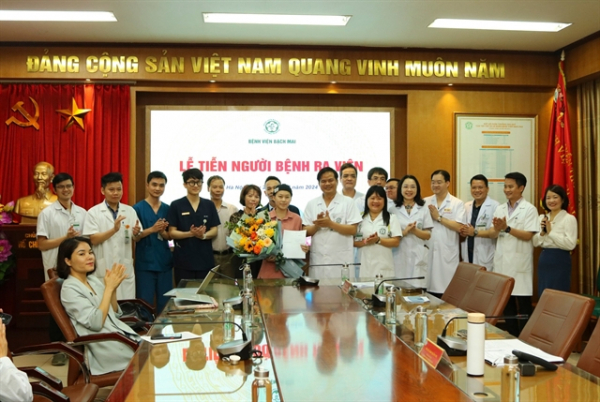 Bạch Mai Hospital saves life of girl with heart damaged due to traffic accident -0