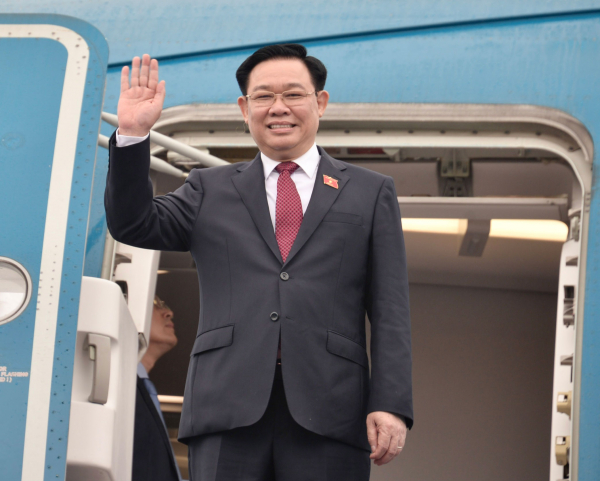 NA Chairman leaves Hanoi for China official visit -0
