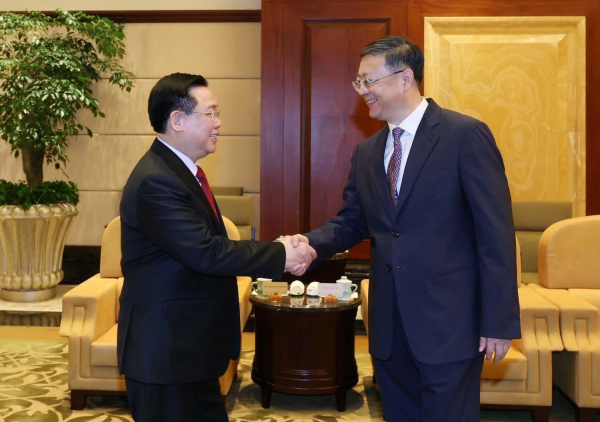 Top legislator receives Shanghai Party chief -0