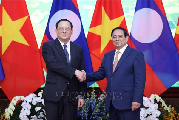 Vietnamese, Lao PMs join in working session in Hanoi -0