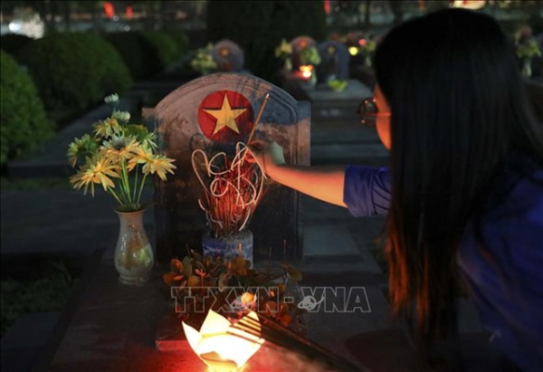 Candles lit to commemorate fallen soldiers in Điện Biên Phủ battle -0