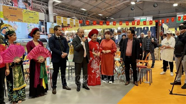 Vietnamese culture, handicraft products attract visitors at Paris Fair 2024 -0