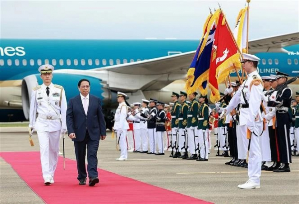 Official welcome ceremony held for PM Pham Minh Chinh at Seoul Air Base -0