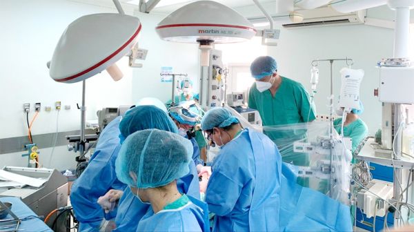 Ca ghép tim lần này của Bệnh viện đã xác lập hai kỷ lục mới đó là thời gian từ khi lấy tim xuyên Việt đến khi tim đập lại ngắn nhất và thời gian mổ cũng ngắn nhất.