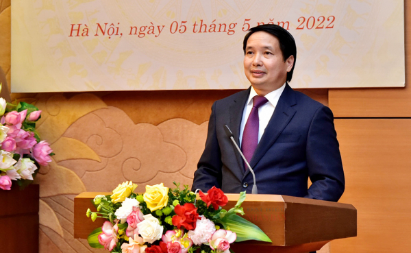 Phó Chủ tịch Thường trực Quốc hội Trần Thanh Mẫn trao quyết định bổ nhiệm ông Phạm Thái Hà giữ chức Phó Chủ nhiệm Văn phòng Quốc hội -0