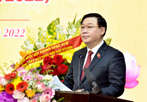 Chủ tịch Quốc hội Vương Đình Huệ thăm, chúc mừng Ngày Thầy thuốc Việt Nam tại Bệnh viện Hữu nghị Việt Đức -0