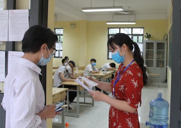 Học sinh Hà Nội hoàn thành việc nộp phiếu đăng ký dự tuyển vào lớp 10 -0