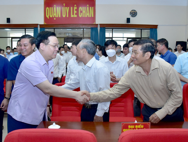 Chủ tịch Quốc hội Vương Đình Huệ tiếp xúc cử tri quận Lê Chân, TP Hải Phòng -0