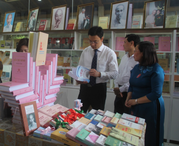Tủ sách Hồ Chí Minh tại Phủ Chủ tịch -0