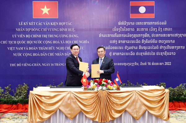 Chủ tịch Quốc hội Vương Đình Huệ và Chủ tịch Quốc hội Saysomphone Phomvihane ký Thoả thuận hợp tác Quốc hội Việt Nam - Lào -0