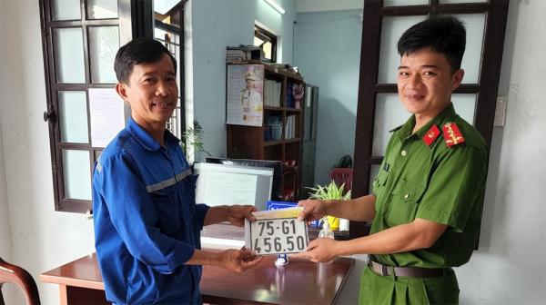 Thừa Thiên Huế: Ngày đầu Công an phường, xã cấp biển số xe cho người dân -0