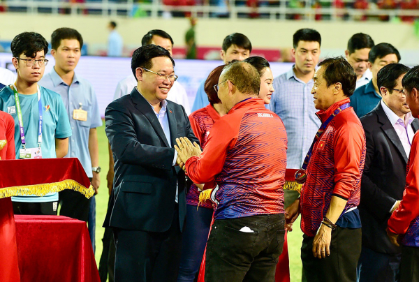 Lãnh đạo Đảng, Nhà nước trao Huy chương Vàng cho Đội tuyển bóng đá U23 Việt Nam -0