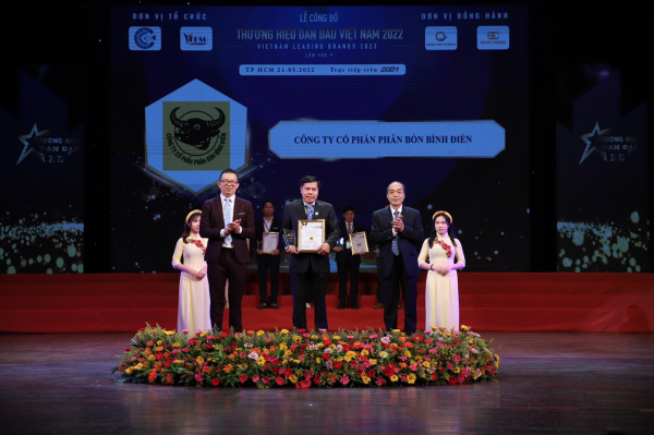 Công ty CP Phân bón Bình Điền nhận giải “Thương hiệu dẫn đầu Việt Nam 2022” -0