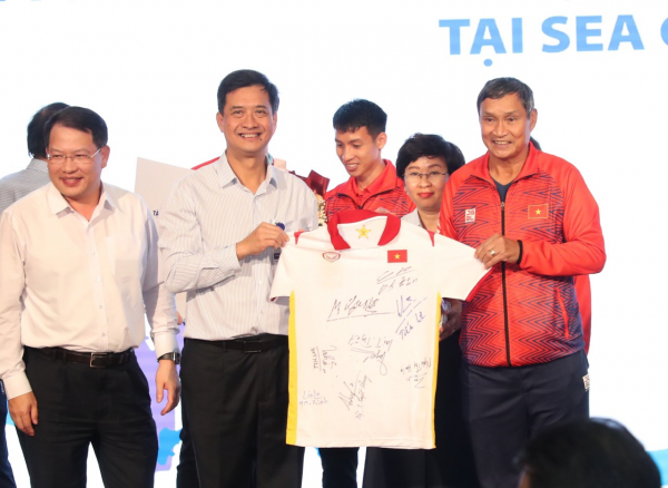 Tập đoàn VNPT thưởng “nóng” 2 tỷ đồng cho đội tuyển bóng đá nam U23 và đội tuyển bóng đá nữ Việt Nam  -0