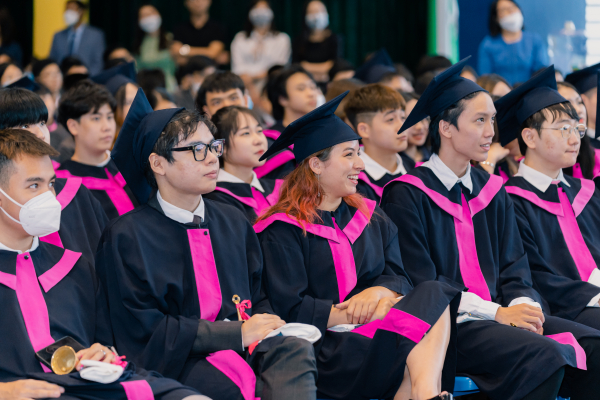 Một lễ tốt nghiệp trực tiếp là cái kết trọn vẹn cho những năm học tại TH School của các bạn học sinh khối 12