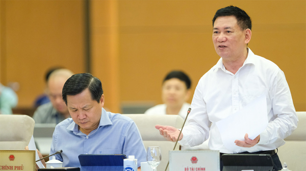 Chủ tịch Quốc hội Vương Đình Huệ: Cần bố trí ngân sách tăng lương cơ sở trong năm 2023 -0