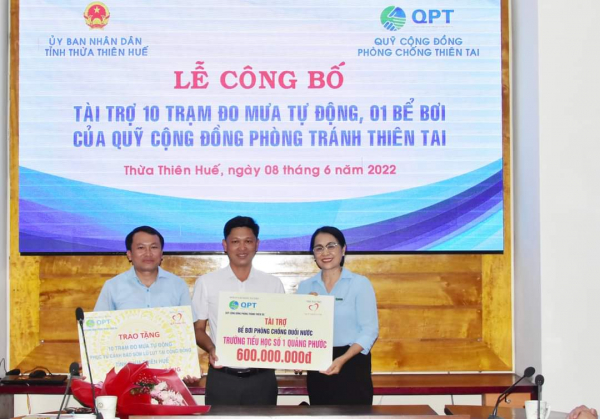 Tỉnh Thừa Thiên Huế tiếp nhận tài trợ 11 trạm đo mưa tự động chống thiên tai -0