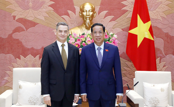 Chủ tịch Nhóm Nghị sỹ hữu nghị Việt Nam-Chile tiếp Đại sứ Cộng hòa Chile