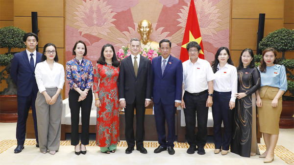 Chủ tịch Nhóm Nghị sỹ hữu nghị Việt Nam-Chile tiếp Đại sứ Cộng hòa Chile