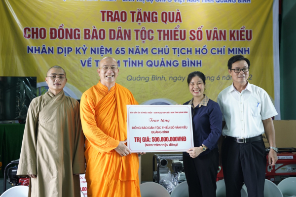 Giáo hội Phật giáo Việt Nam tỉnh Quảng Bình tặng quà đồng bào Bru - Vân Kiều -3