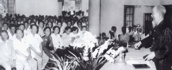  Chủ tịch Hồ Chí Minh nói chuyện tại Đại hội Hội Nhà báo Việt Nam lần thứ III, 8.9.1962 - Ảnh: Tư liệu