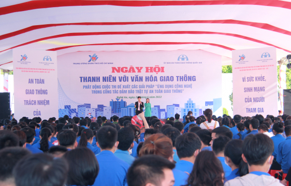Sôi nổi Ngày hội Thanh niên với văn hóa giao thông tại Nghệ An -0