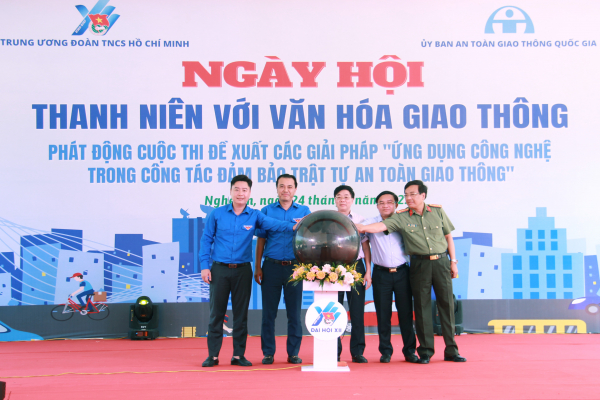 Sôi nổi Ngày hội Thanh niên với văn hóa giao thông tại Nghệ An -0
