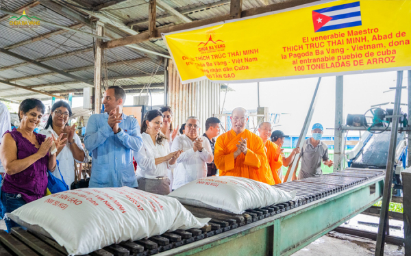 Chư Tăng, Phật tử chùa Ba Vàng tặng Nhân dân Cuba 100 tấn gạo -0