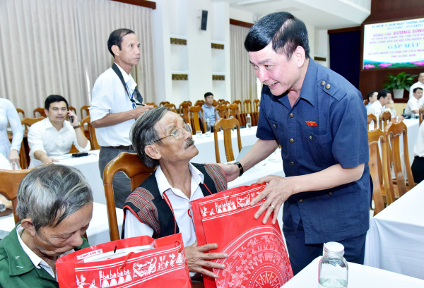 Chủ tịch Quốc hội Vương Đình Huệ gặp mặt người có công, thân nhân liệt sỹ tiêu biểu tỉnh Quảng Nam -0