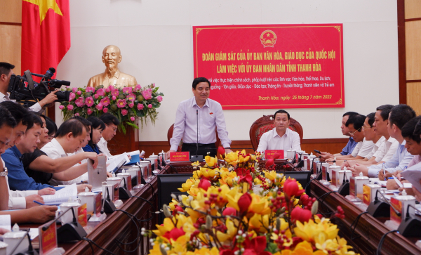 Chủ nhiệm Ủy ban Văn hóa, Giáo dục Nguyễn Đắc Vinh phát biểu tại cuộc làm việc với UBND tỉnh Thanh Hóa - Ảnh: Nhật Linh