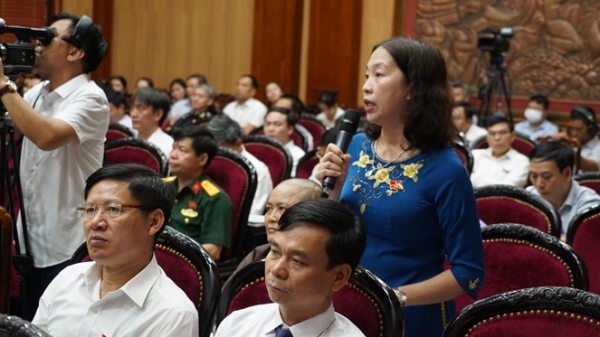 Đại biểu Nguyễn Thị Thu Hường chất vấn tại kỳ họp 
