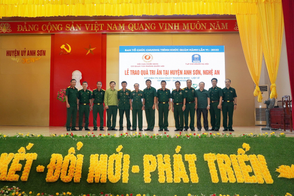 Đón tiếp chu đáo khách viếng thăm Nghĩa trang quốc tế Việt - Lào -0