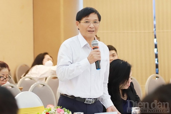 Phó chủ tịch Hiệp hội Dệt may Việt Nam Trương Văn Cẩm phát biểu tại buổi làm việc