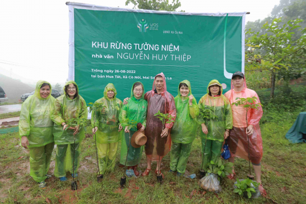 Trồng rừng tưởng niệm nhà văn Nguyễn Huy Thiệp tại Hua Tát -0