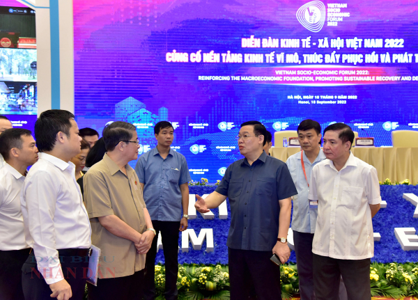 Chủ tịch Quốc hội Vương Đình Huệ kiểm tra công tác chuẩn bị tổ chức Diễn đàn Kinh tế - Xã hội Việt Nam 2022 -0